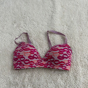 Victoria Secret Womens Kiss T-shirt Wireless Purple Bra Sz 34D Sexy Casual Cute